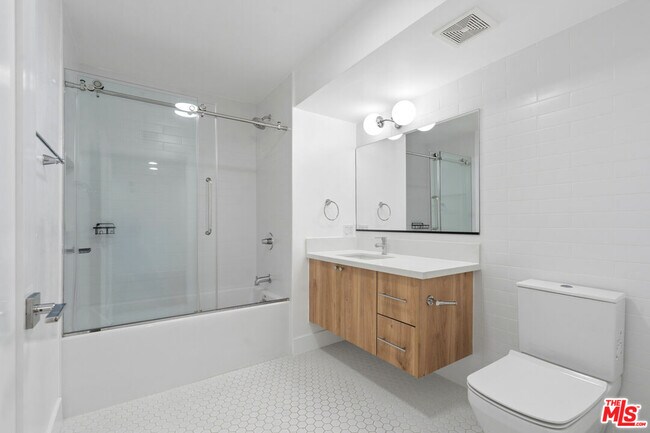 Foto del edificio - 16100 Sunset Blvd