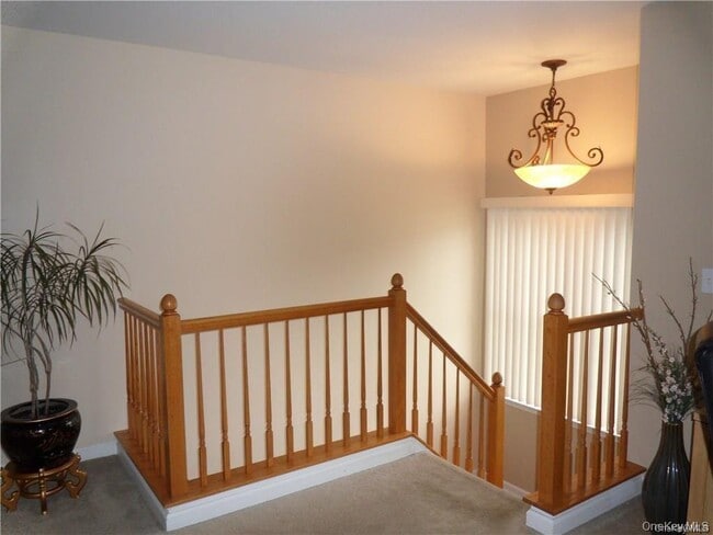 Building Photo - 6 Blackmoor Ct