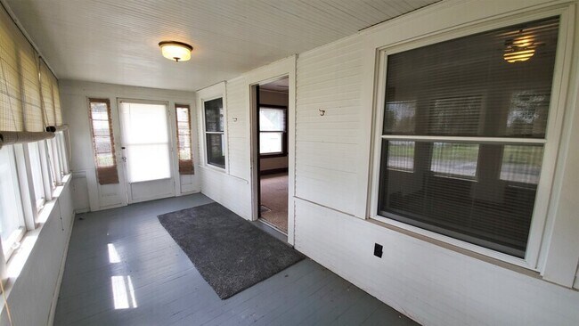 Building Photo - 1143 Oakland Road NE