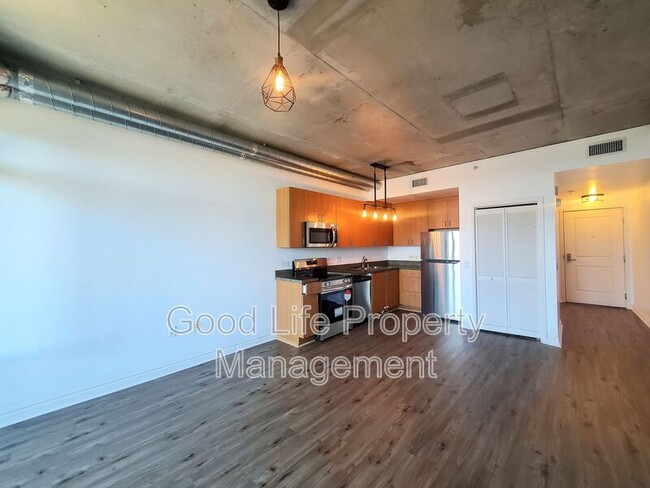 Building Photo - 1080 Park Blvd