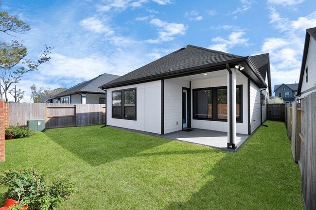 Building Photo - 1535 Park Path Dr