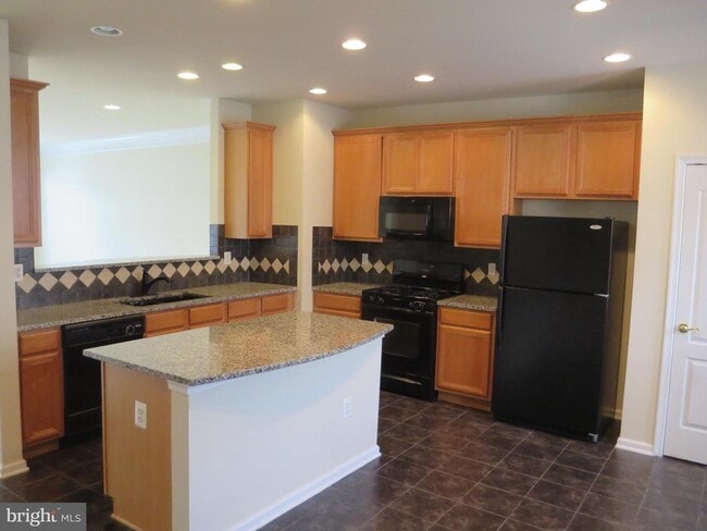 Foto del edificio - 7017 Little Thames Drive