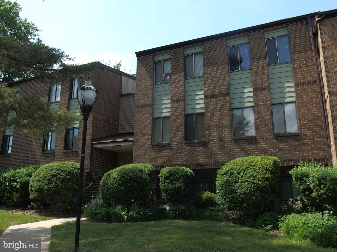 Building Photo - 2 Longstream Ct