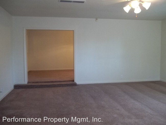 Building Photo - 3 br, 2 bath House - 4028 E. Garland Ave.