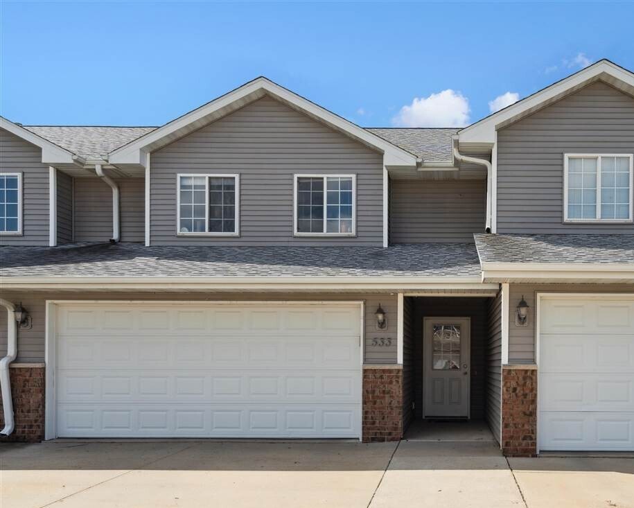 Primary Photo - 533 E Goldfinch Dr