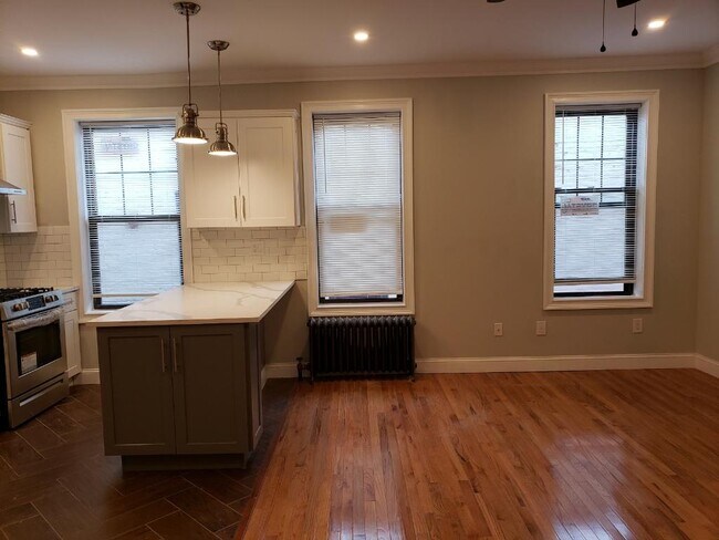 LIVING ROOM /OPEN SPACE - 2150 Chatterton Ave