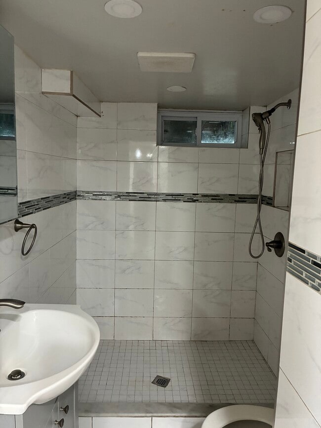Baño - 12020 194th St