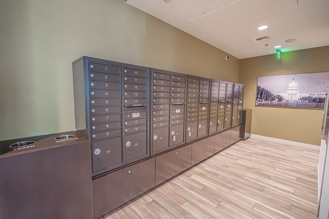 Building Photo - CALL TO BOOK! Monticello - 1 Bedroom for R...