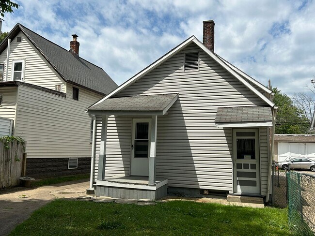 Foto del edificio - ** AVAILABLE OCTOBER 2025 *** Old Brooklyn...
