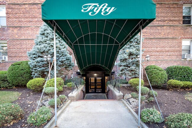 Foto del edificio - 50 S Middle Neck Rd