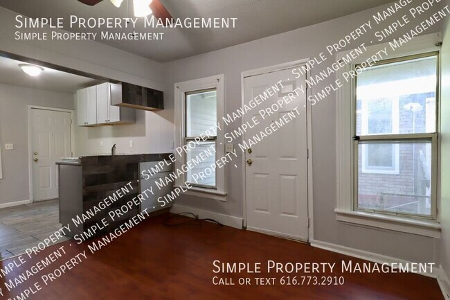 Building Photo - 1317 Hamilton Ave NW