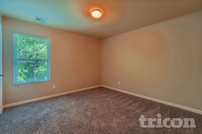 Building Photo - 38 Possum Creek Ln