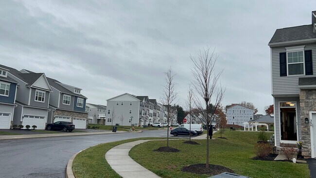 Building Photo - 366 Ridgewood Dr