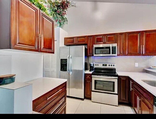 Foto del edificio - Stylish 2-Bedroom Condo with Resort-Style ...