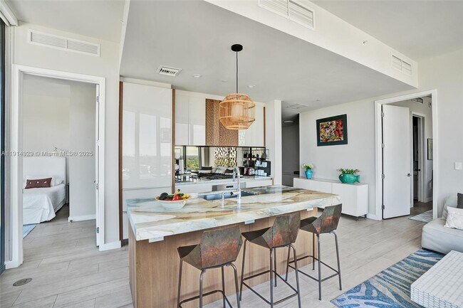 Foto del edificio - 2831 S Bayshore Dr