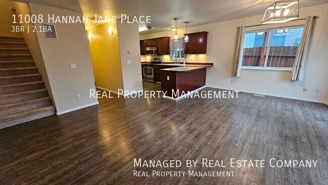 Building Photo - Modern Three Bed Eagle River Townhome