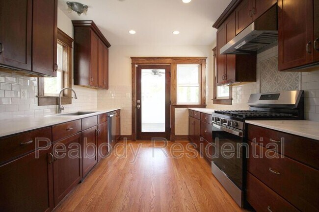 Foto del edificio - 2417 Otis St NE