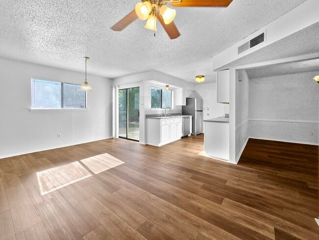 Foto del edificio - Cute 3-bedroom home in Keller ISD - Great location, fresh paint, new carpet and new appliances!