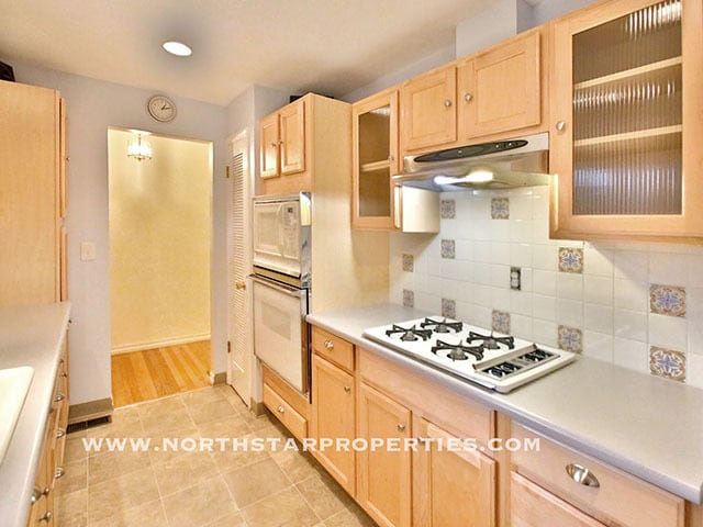 Foto del edificio - Great Lake Oswego Home Walking Distance to Everything