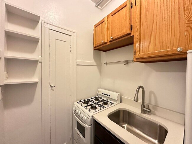 Foto del edificio - 2536 N Sawyer Ave