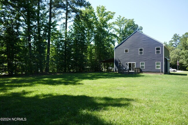 Building Photo - 106 Deberry Ln