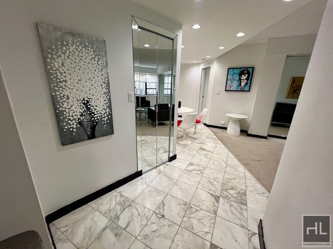 Building Photo - E 47 st