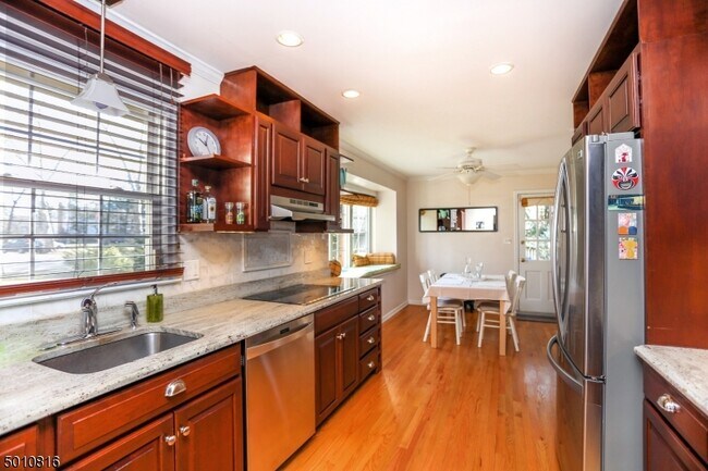 Building Photo - 44 Bradwahl Dr
