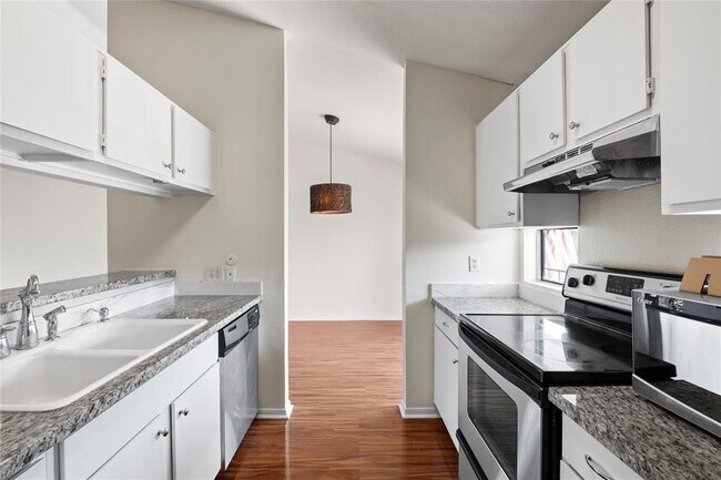 Foto del edificio - 2211 S Kirkwood Rd