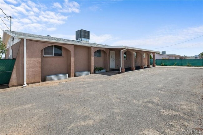 Foto del edificio - Large home with nice sized yard