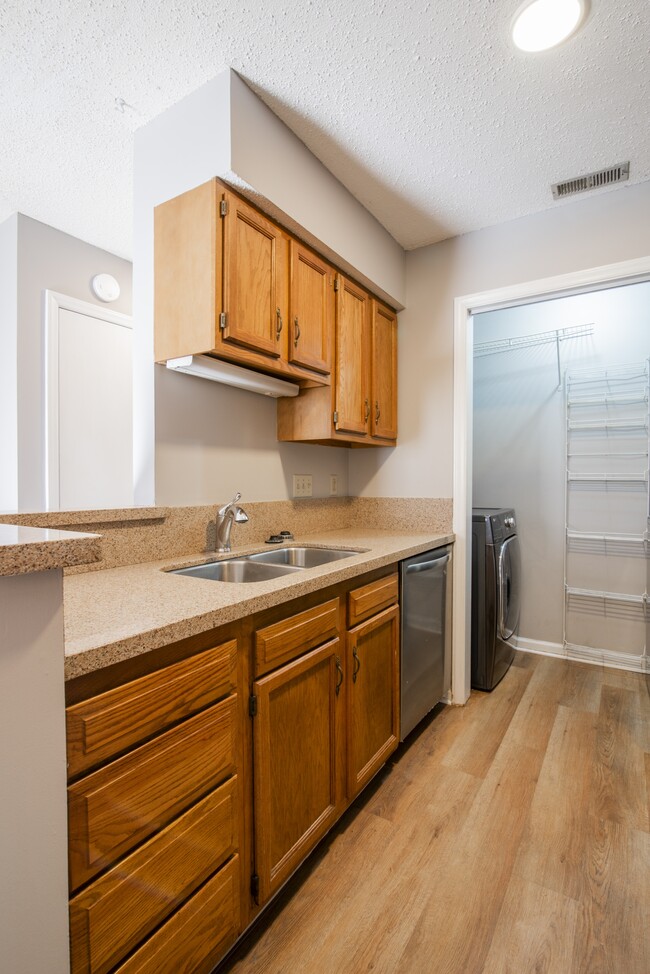 Building Photo - 8117 Tremaine Ct