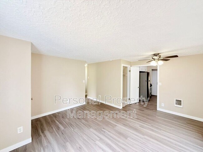 Foto del edificio - 3110 Thompson Ave