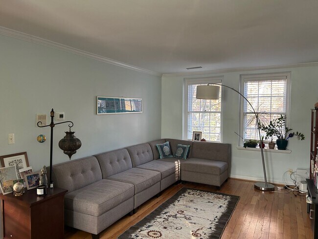Foto del edificio - Updated 1BR in Inconic McLean Gardens Available mid-February!