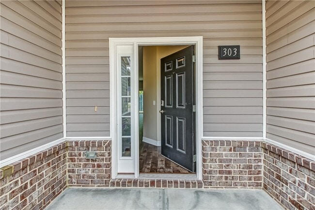 Building Photo - 303 Ferguson Ln