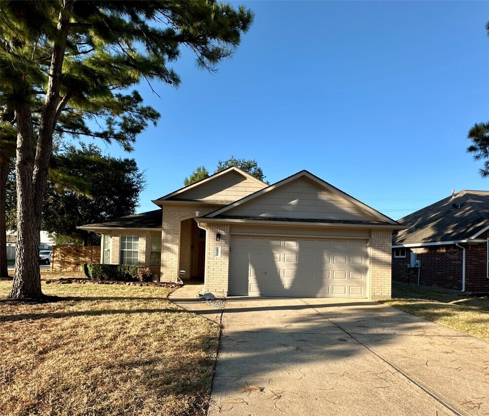 Foto principal - 18410 Cypress Meade Ln