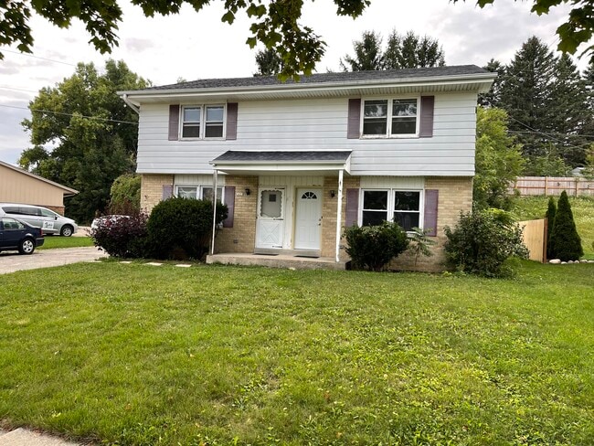 Building Photo - 1631 Highland Dr