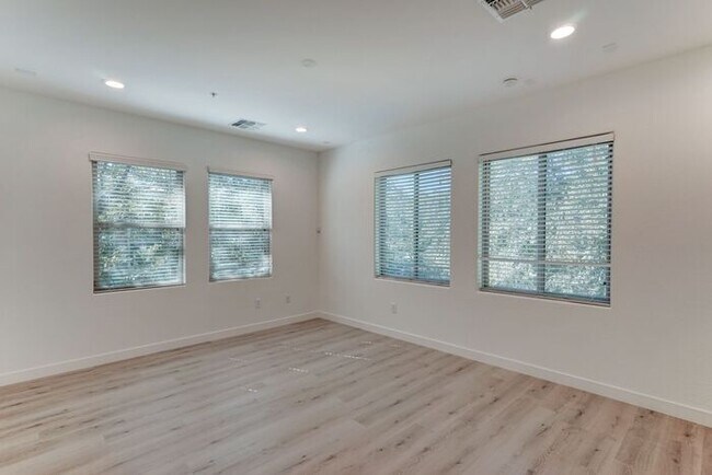 Foto del edificio - COMING SOON! Adorable 2 Bed 2 Bath in Downtown Phoenix