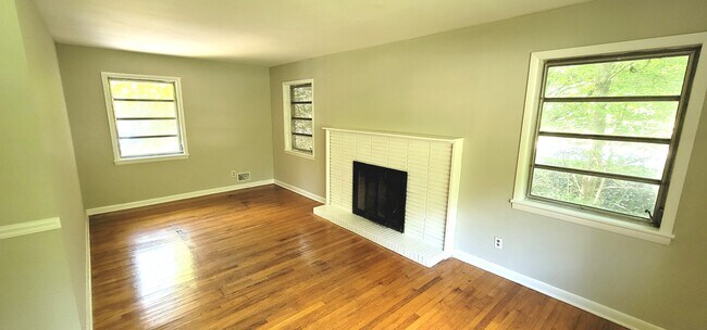 Foto del edificio - 529 S Hairston Rd