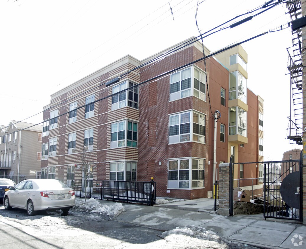Foto del edificio - 812 E 231st