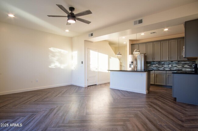 Foto del edificio - 1270 E Curry Rd