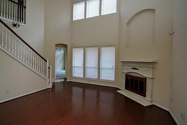 Foto del edificio - 5223 Pebble Bluff Ln