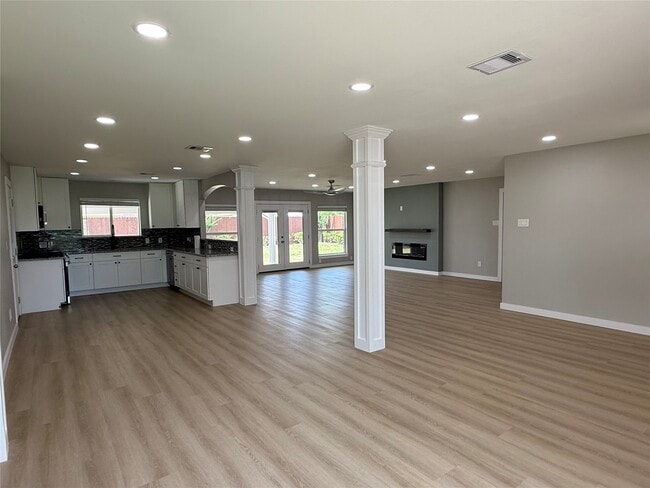 Building Photo - 8303 Fawndale Ln