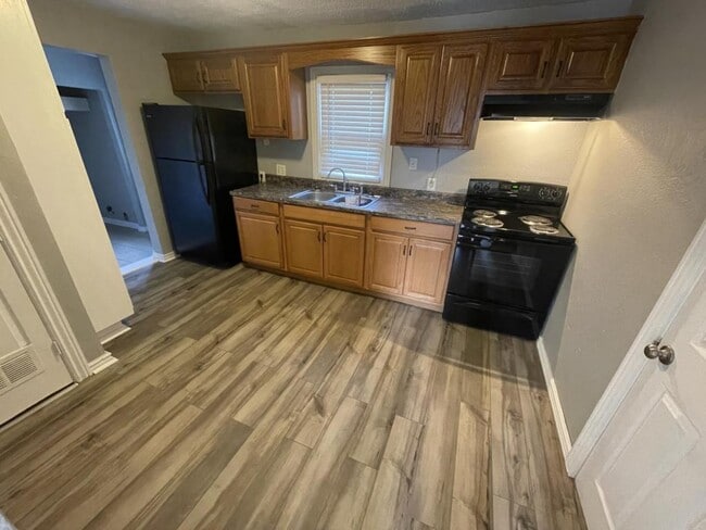 Building Photo - 821 New Hampshire Ave