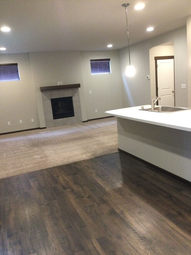 Foto del edificio - Extras! This home is ready...