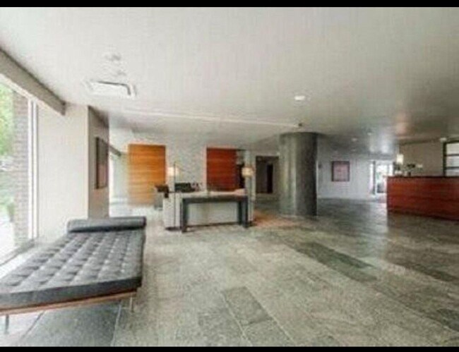 Foto del edificio - 600 E 8th St