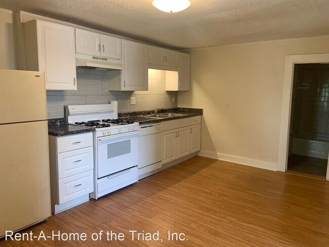 Building Photo - 1 br, 1 bath House - 109 S Lyndon Street #8