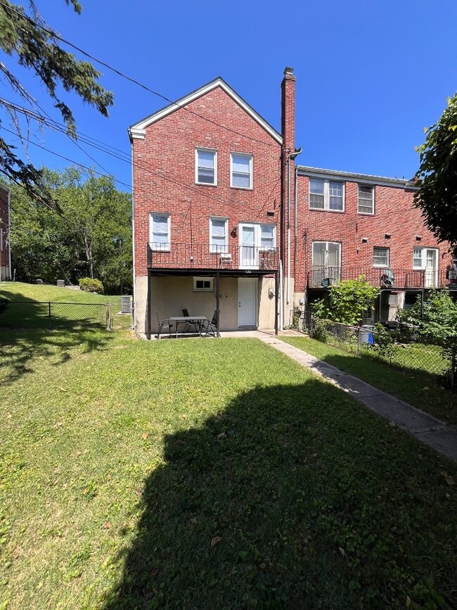 Building Photo - 1157 Granville Rd