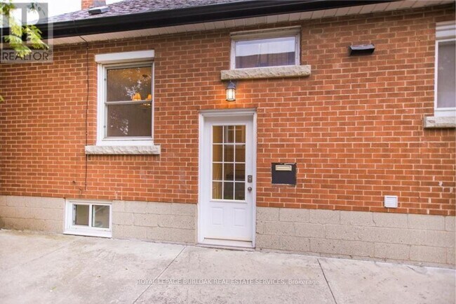 Photo du bâtiment - 356 E 17th St