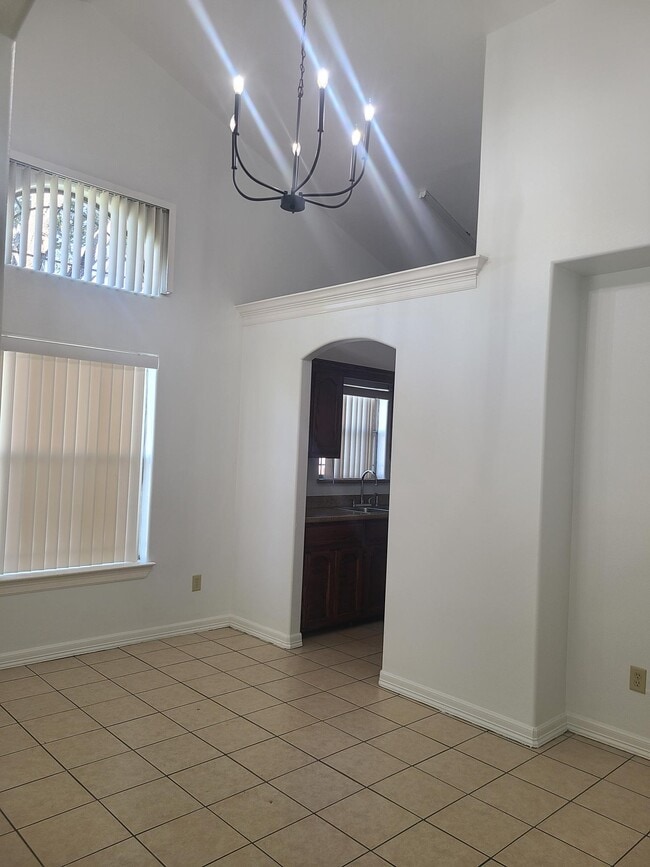 Building Photo - 2500 Tahiti Dr