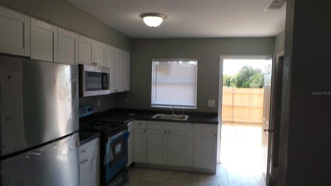 Building Photo - 1112 Martin St
