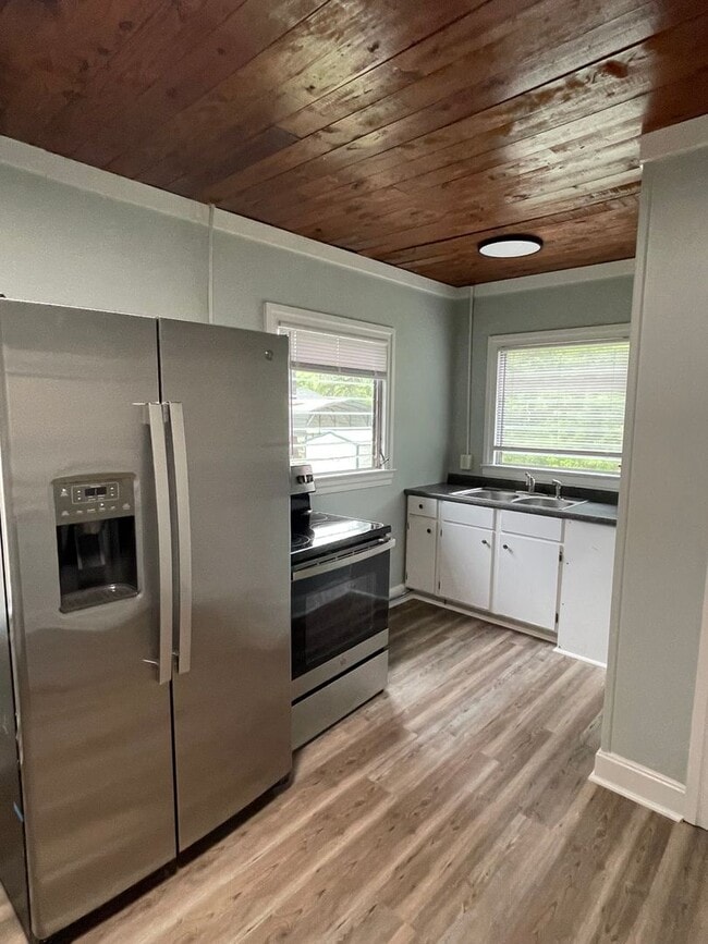 Building Photo - Cozy Upper Unit in Downtown Guyton – 2BR Living with Small-Town Charm